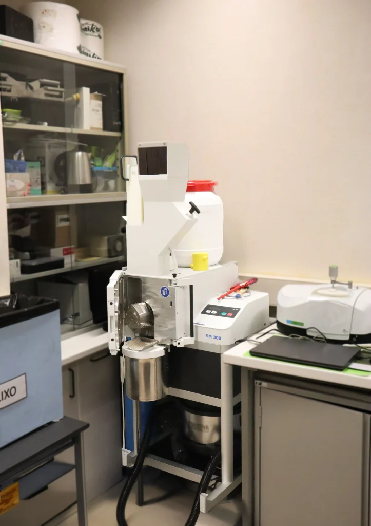 Moinho de Lâminas SM 300 Retsch - IST 